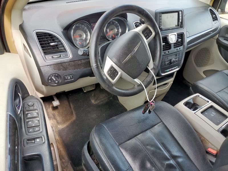 2016 CHRYSLER TOWN & COU 2C4RC1CG4GR200389