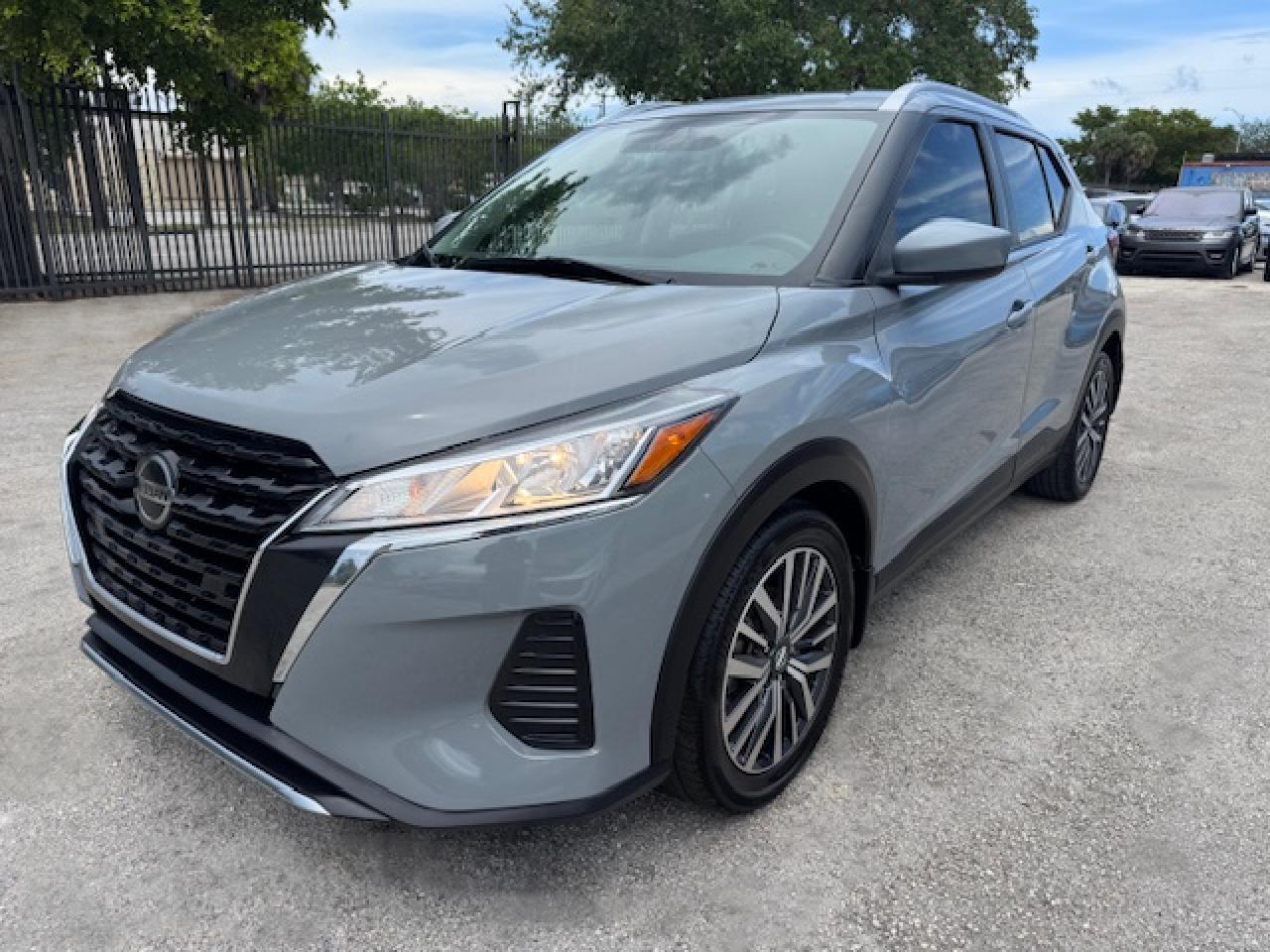 NISSAN KICKS SV