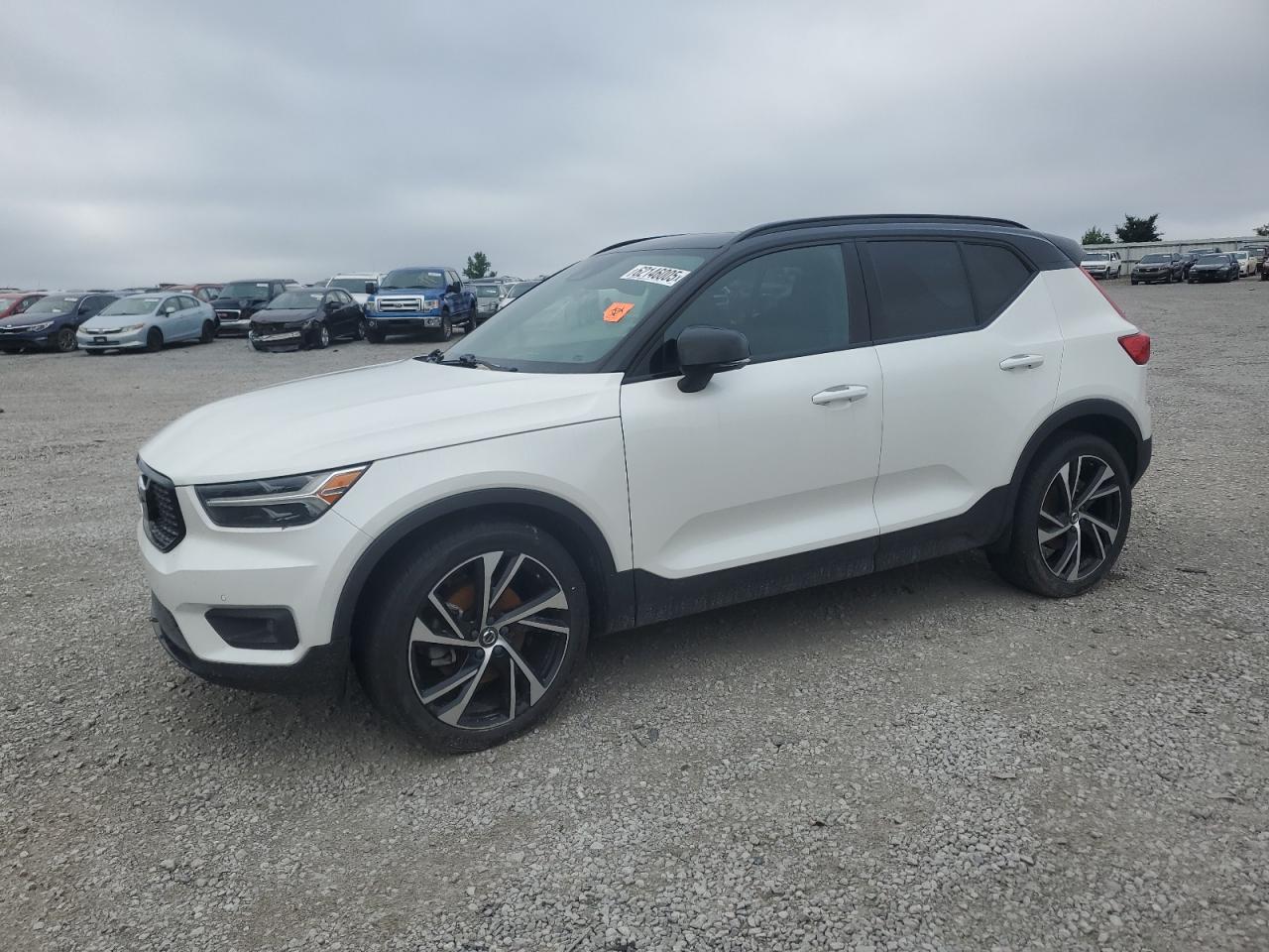 VOLVO XC40 T5 R-DESIGN