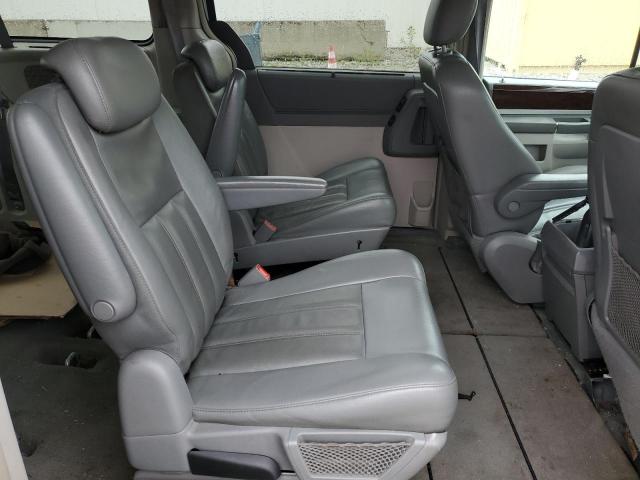 2010 CHRYSLER TOWN & COU - 2A4RR5D17AR157068