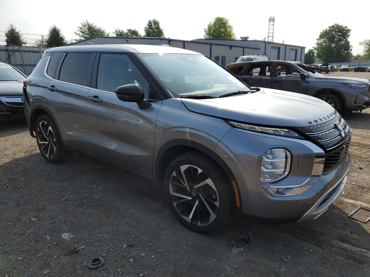 MITSUBISHI OUTLANDER SE