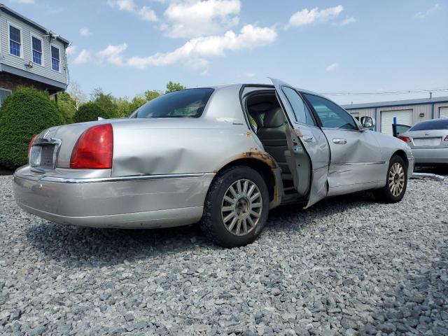 LINCOLN TOWN CAR E 2004 silver sedan 4d gas 1LNHM81WX4Y672563 photo #4