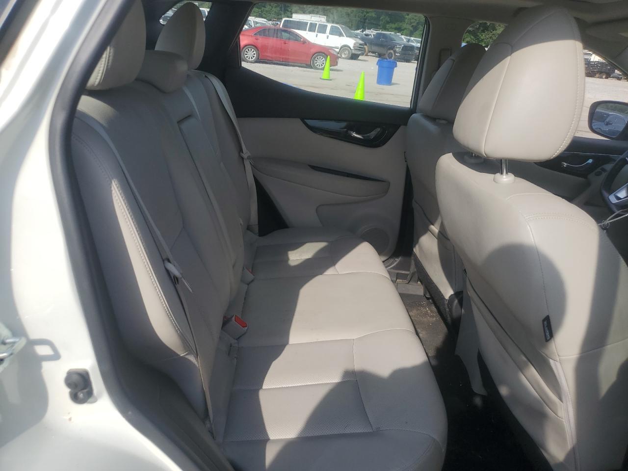 NISSAN ROGUE SPORT S