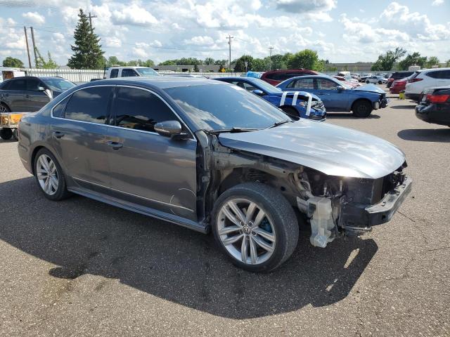 2017 VOLKSWAGEN PASSAT R-L 1VWDT7A30HC036529