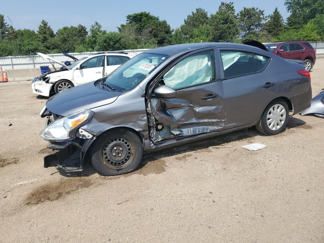 NISSAN VERSA S