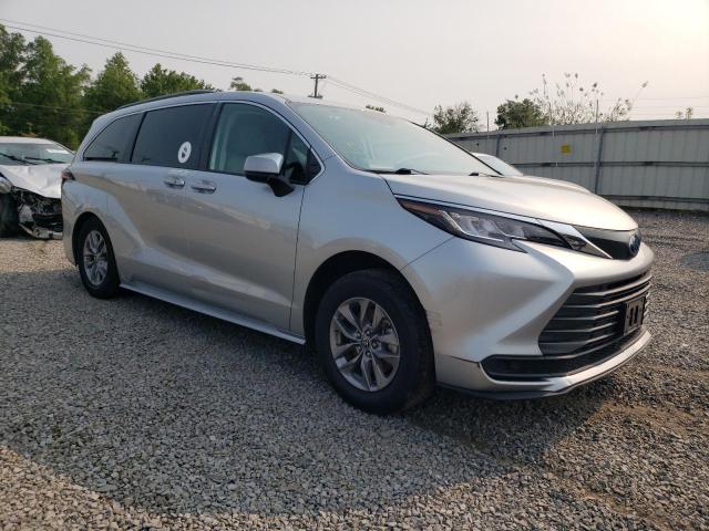 2022 TOYOTA SIENNA LE 5TDKSKFC4NS043681