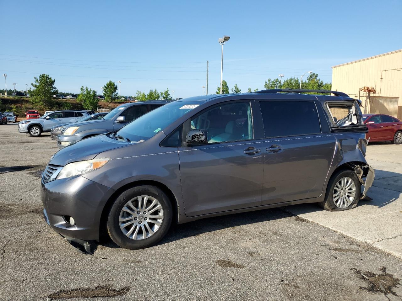 TOYOTA SIENNA XLE