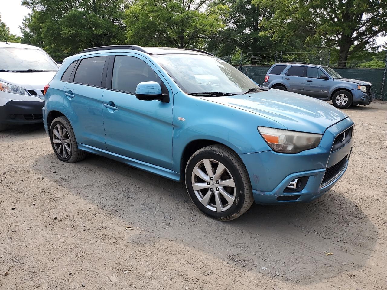 MITSUBISHI OUTLANDER SE