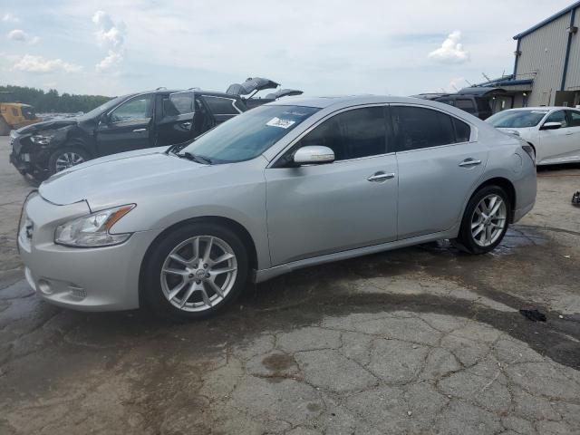NISSAN MAXIMA S