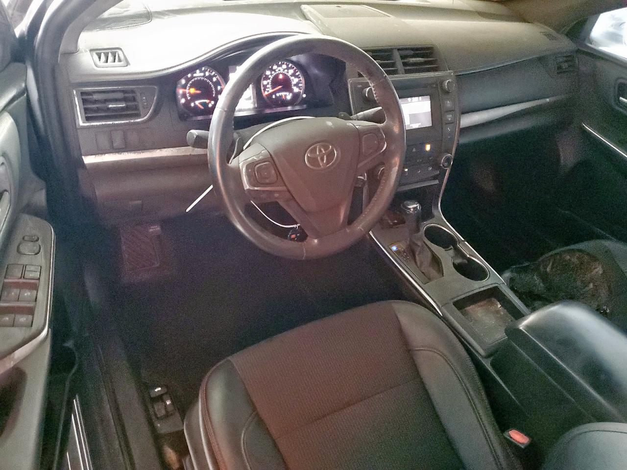 Toyota Camry le 2017