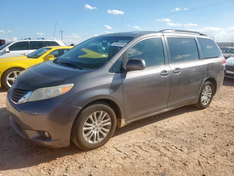 TOYOTA SIENNA XLE
