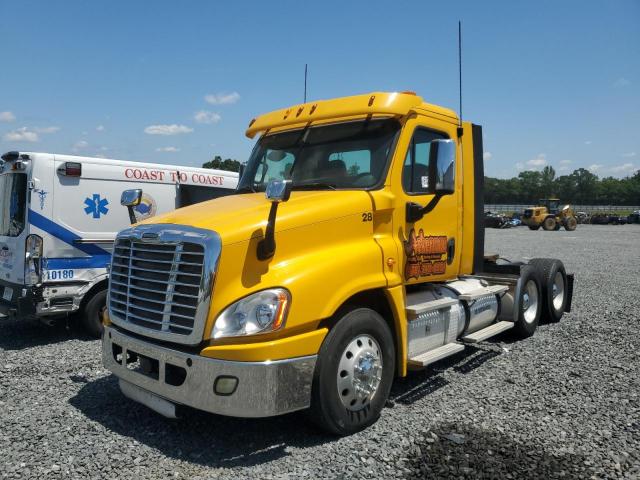 FREIGHTLINER CASCADIA 1 2015 yellow tractor diesel 3AKJGEDVXFSGE1646 photo #3