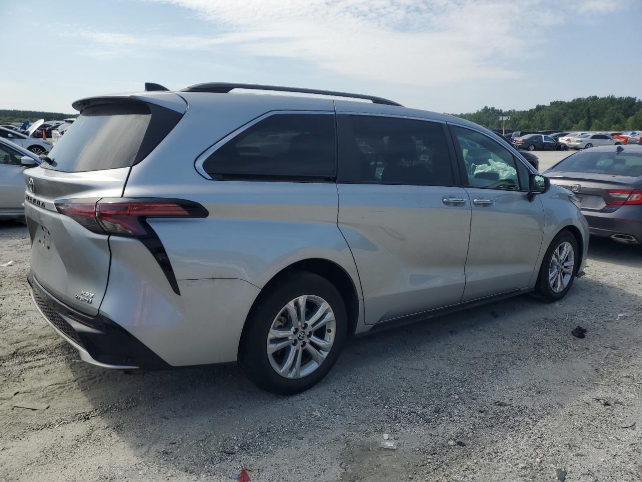 TOYOTA SIENNA XSE