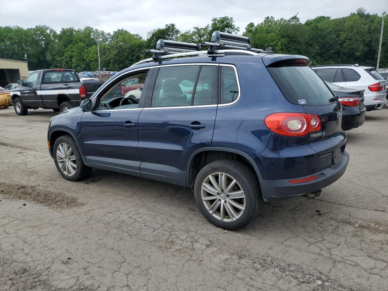 Volkswagen Tiguan s 2011