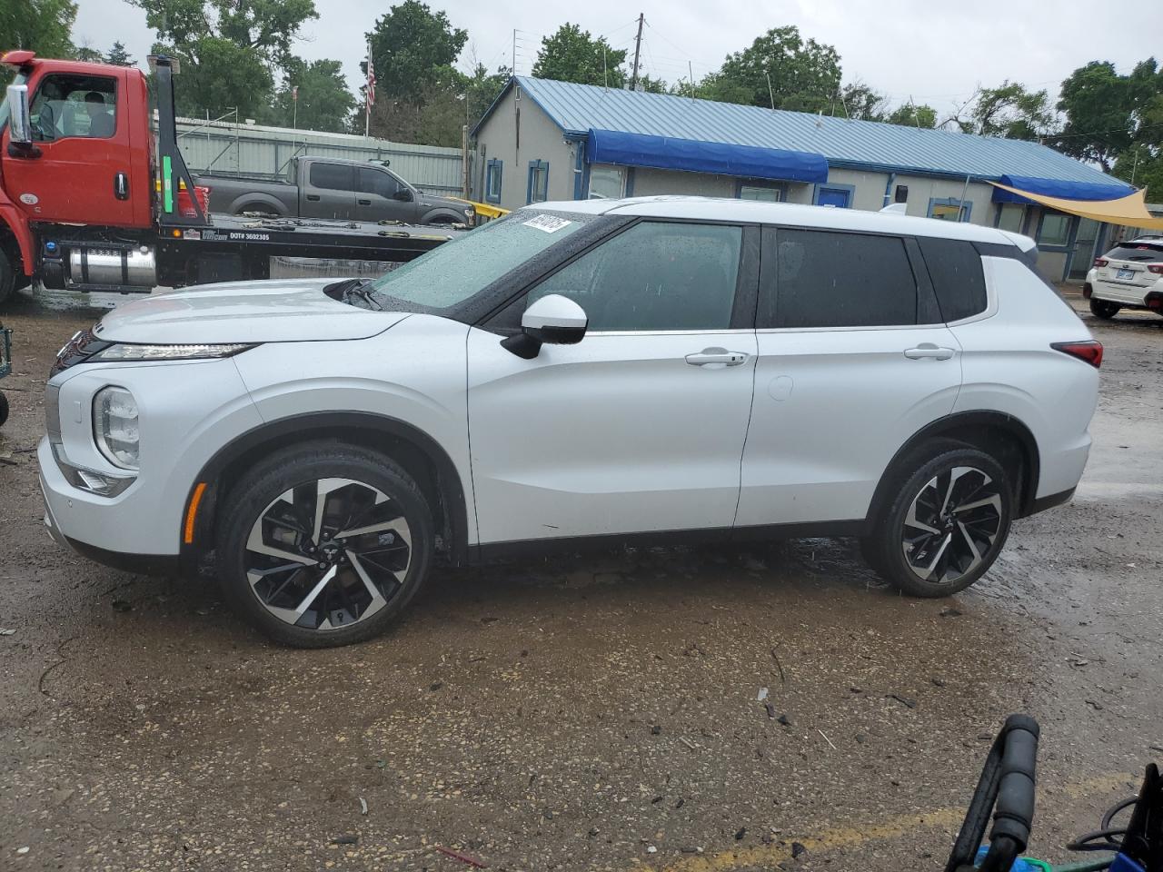 MITSUBISHI OUTLANDER SE