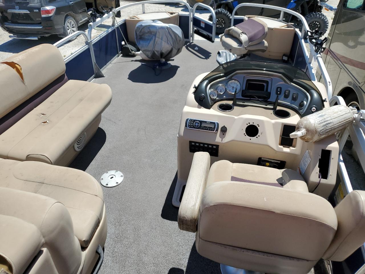 Lot #3261222971 2017 SUN TRACKER BOAT