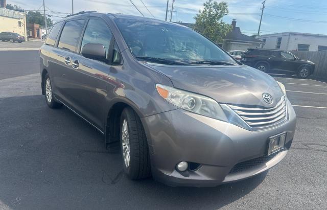 TOYOTA SIENNA XLE