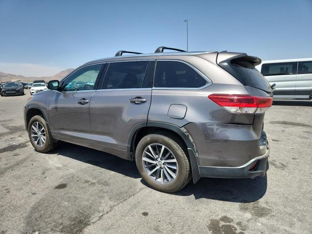 TOYOTA HIGHLANDER 2018 gray  gas 5TDJZRFH1JS871628 photo #3