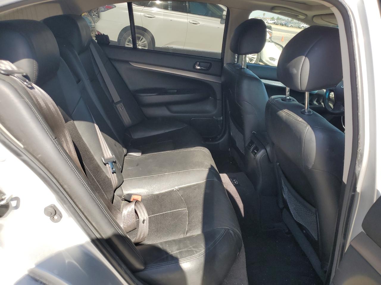 Infiniti G37 base 2012