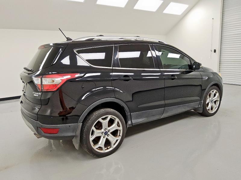 Vin: 1fmcu9j92jua30979, lot: 58323295, ford escape titanium 20183