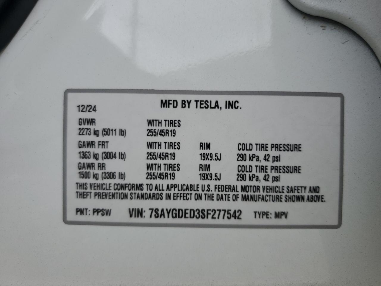 Tesla Model y 2025