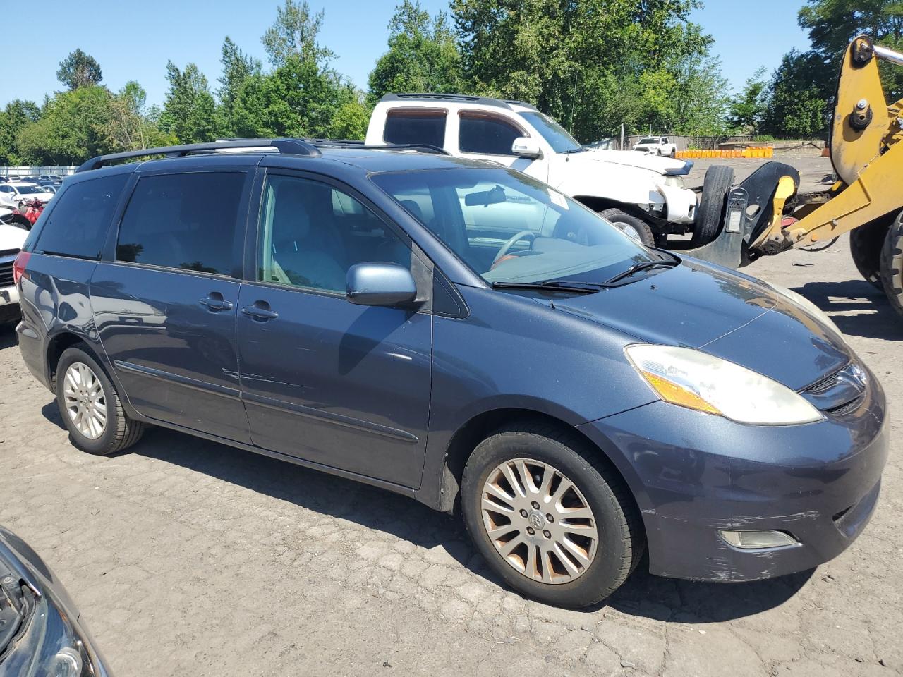 TOYOTA SIENNA XLE