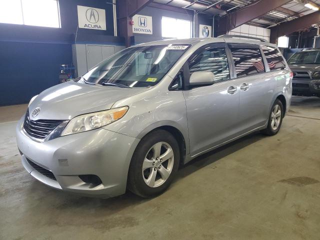 TOYOTA SIENNA LE