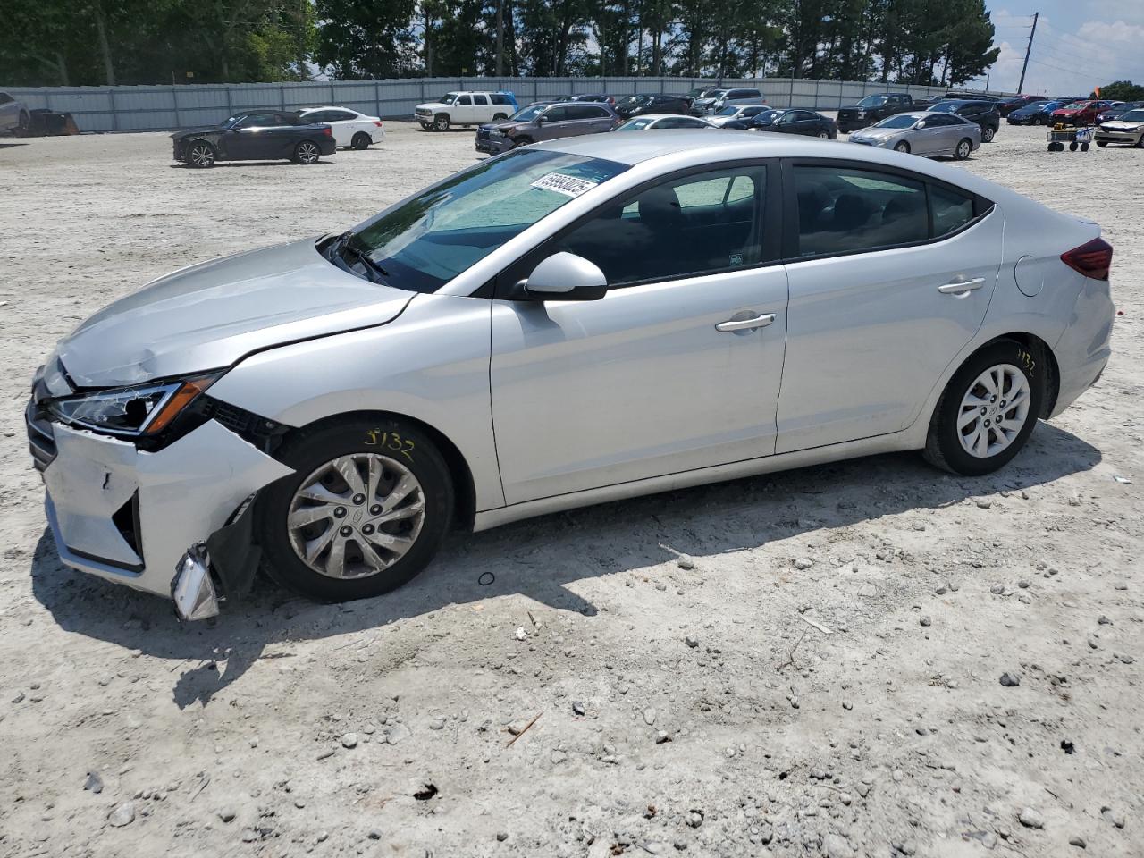 HYUNDAI ELANTRA SE