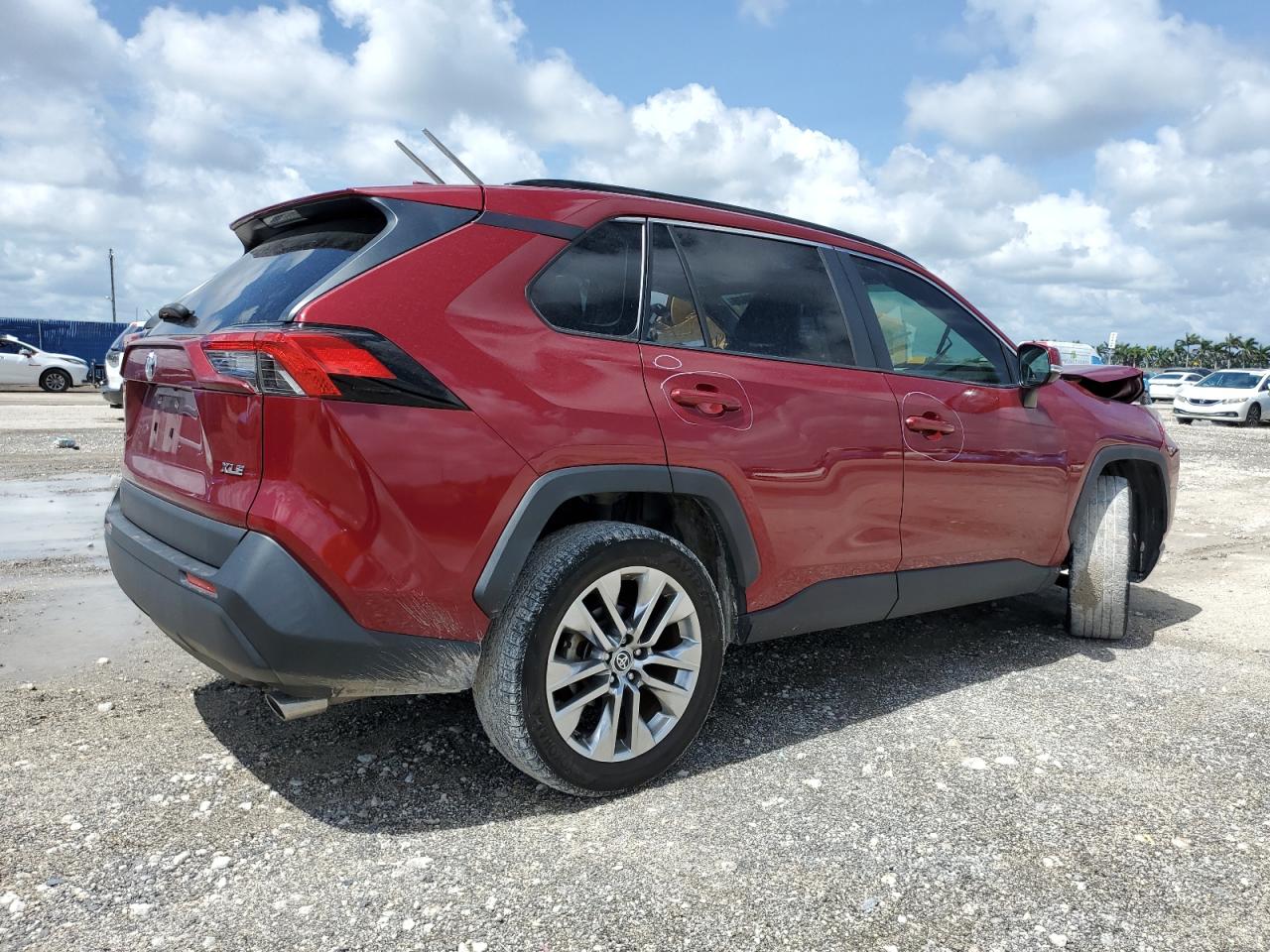TOYOTA RAV4 XLE PREMIUM