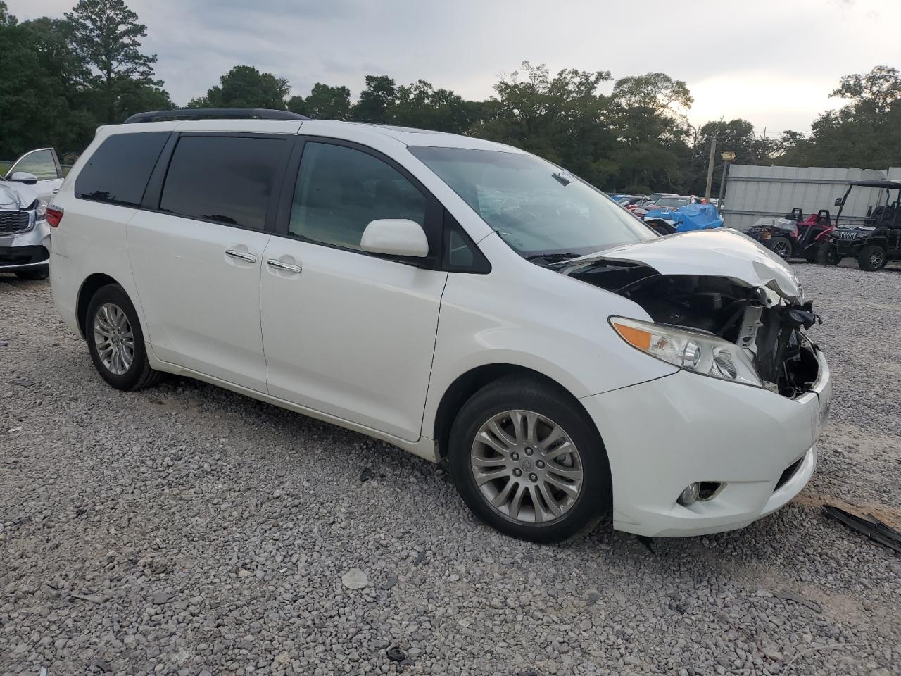 TOYOTA SIENNA XLE