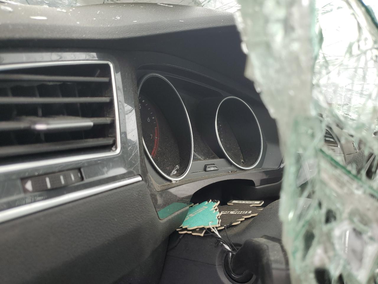 VOLKSWAGEN TIGUAN SE