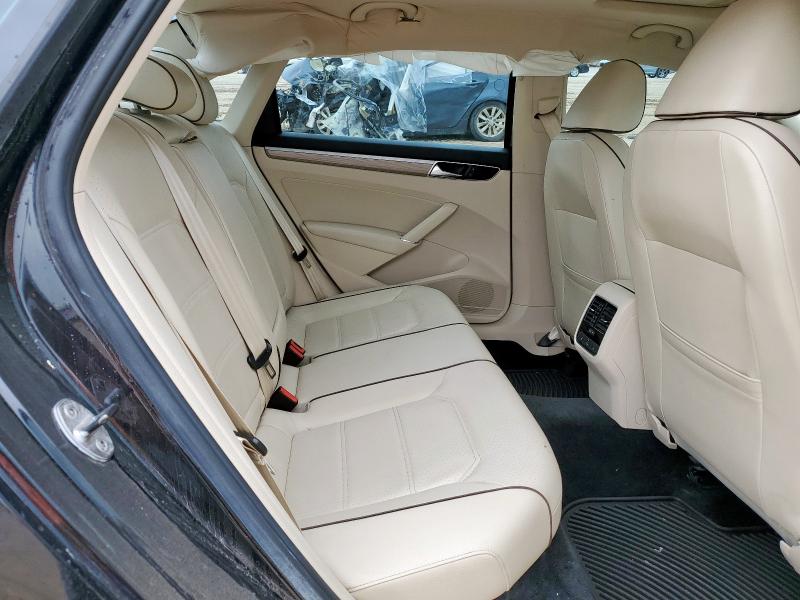 2017 VOLKSWAGEN PASSAT SE - 1VWGT7A3XHC072659