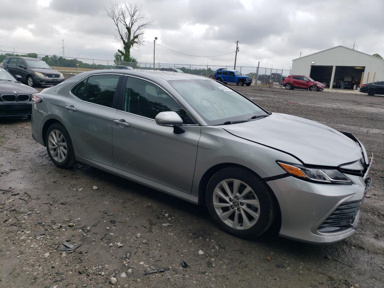 Toyota Camry le 2021