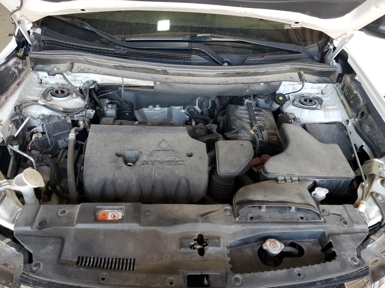 MITSUBISHI OUTLANDER SE