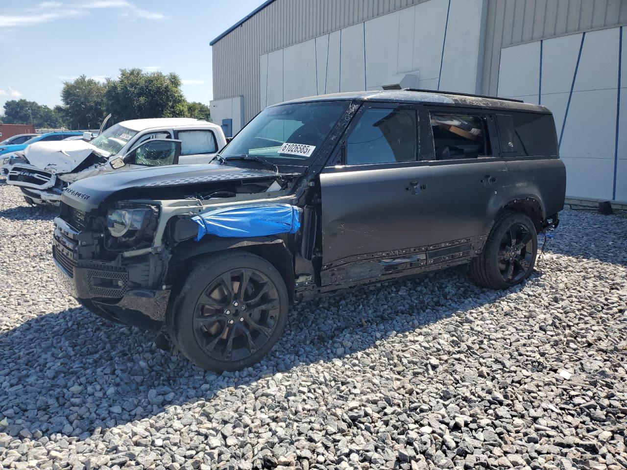LAND ROVER DEFENDER 130 X-DYNAMIC SE