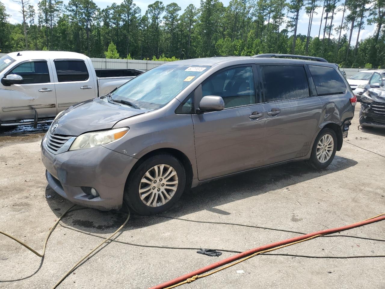 TOYOTA SIENNA XLE