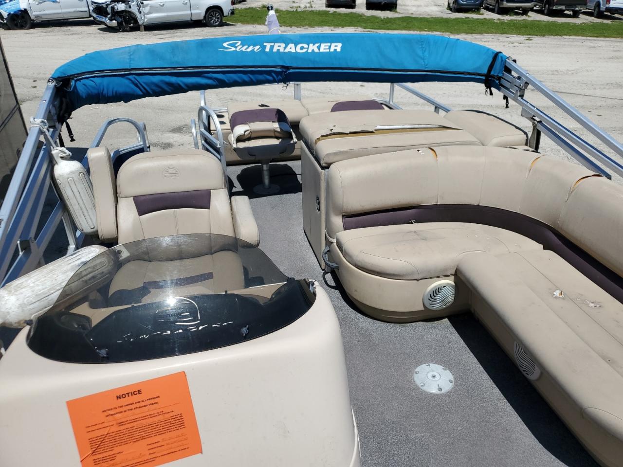 Lot #3261222971 2017 SUN TRACKER BOAT