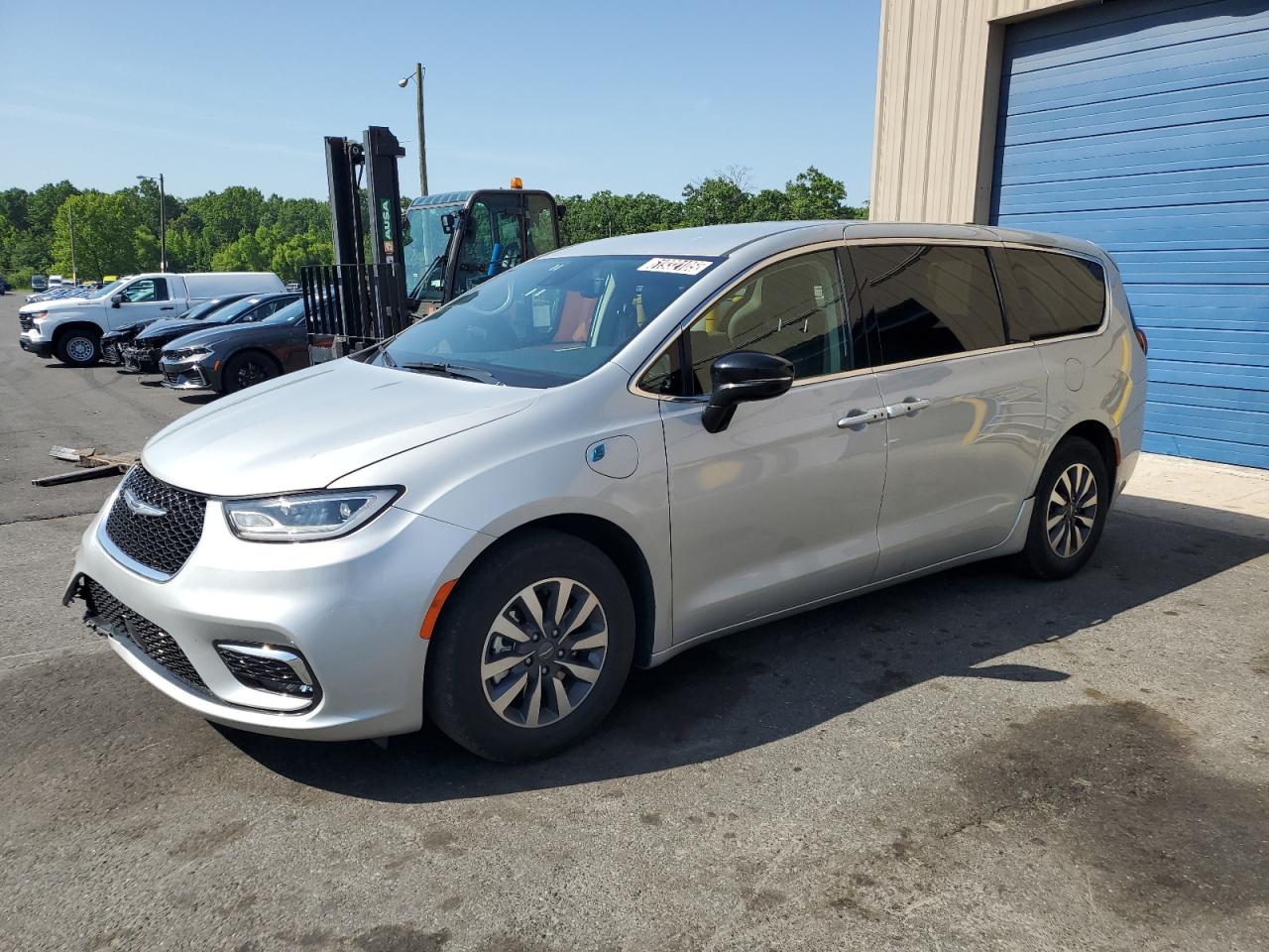  Salvage Chrysler Pacifica