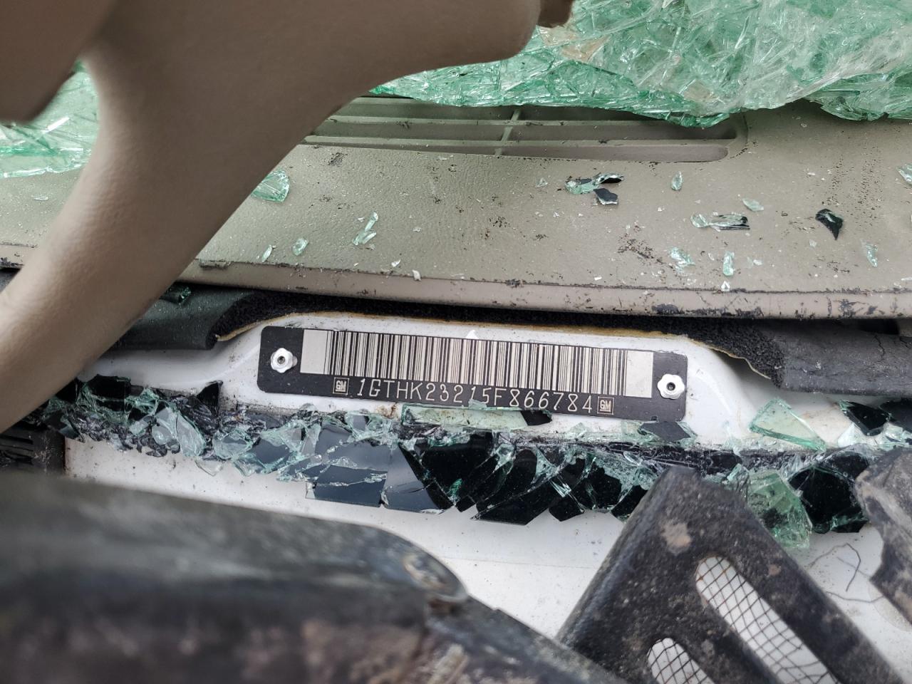 Lot #3305405306 2005 GMC SIERRA K25