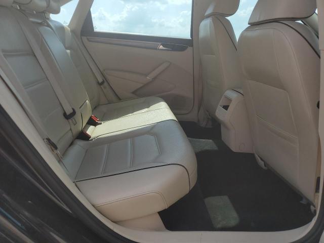 2017 VOLKSWAGEN PASSAT R-L 1VWDT7A30HC049815