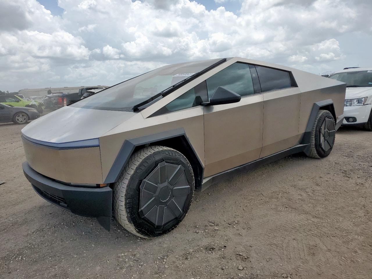 TESLA CYBERTRUCK
