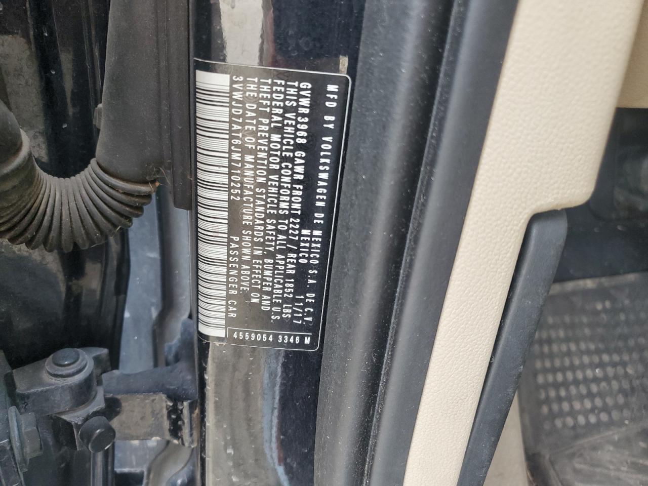 VOLKSWAGEN BEETLE SE