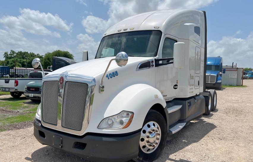 KENWORTH CONSTRUCTI 2017 white tractor diesel 1XKYDP9X7HJ154621 photo #3