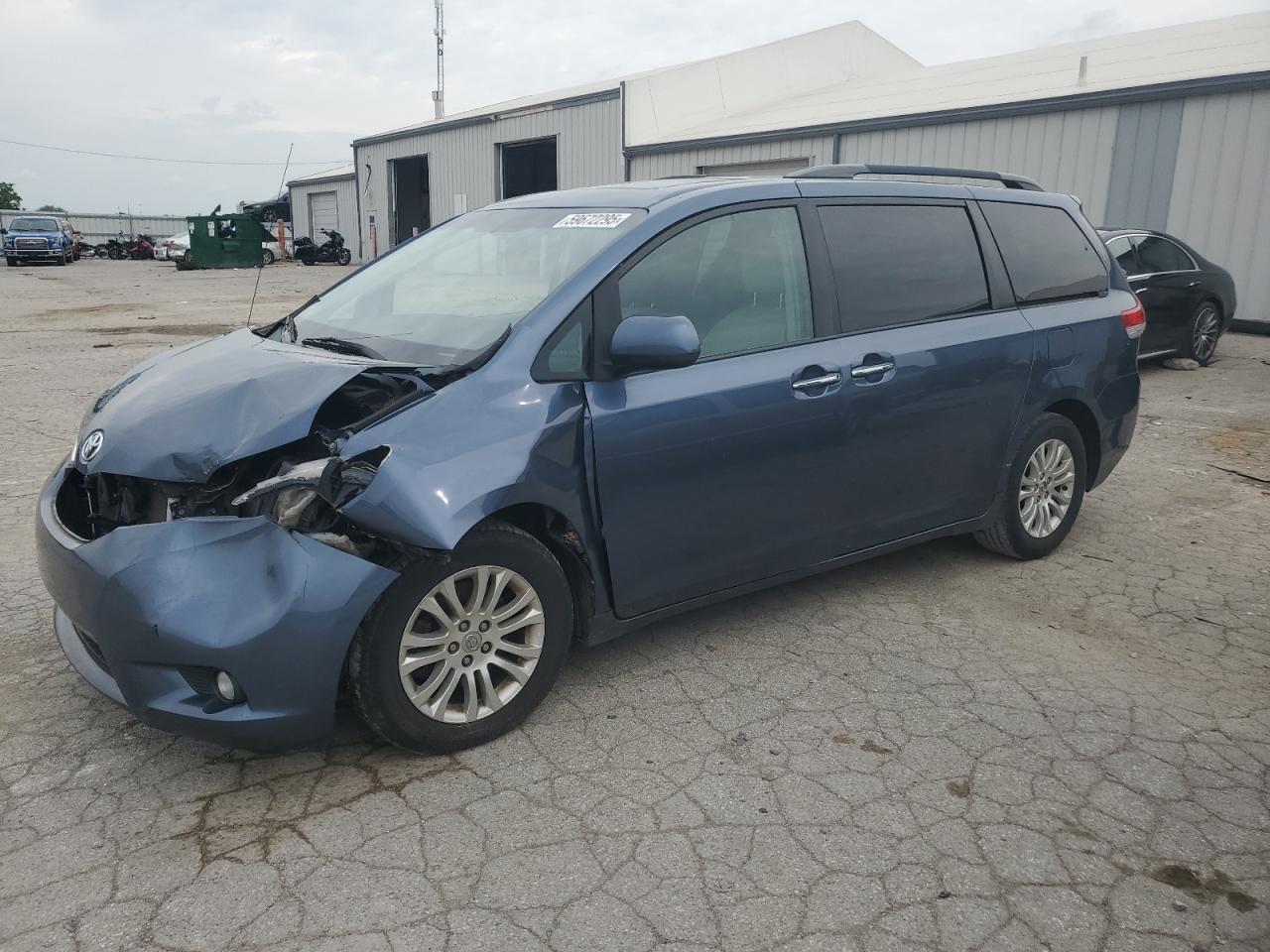 TOYOTA SIENNA XLE
