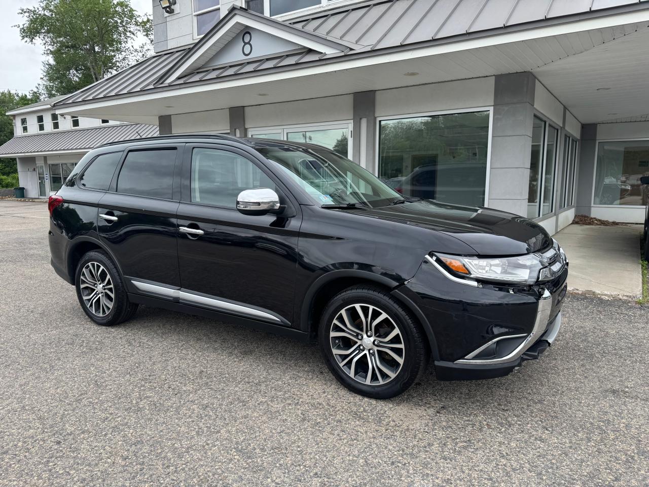 MITSUBISHI OUTLANDER SE