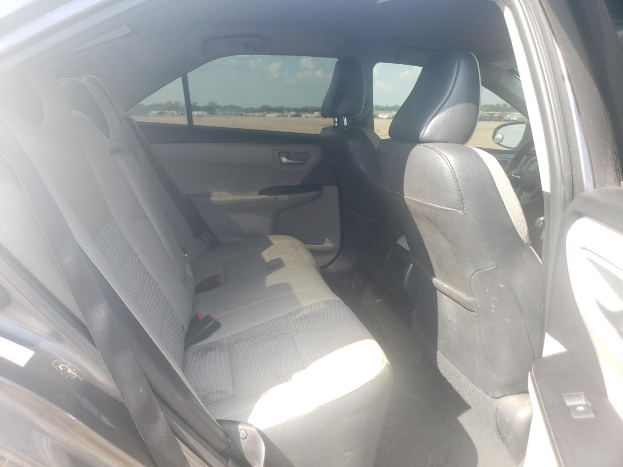 Toyota Camry le 2015