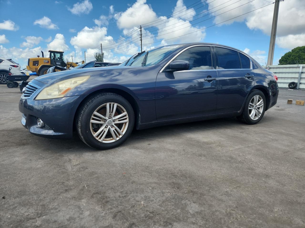 INFINITI G25 BASE