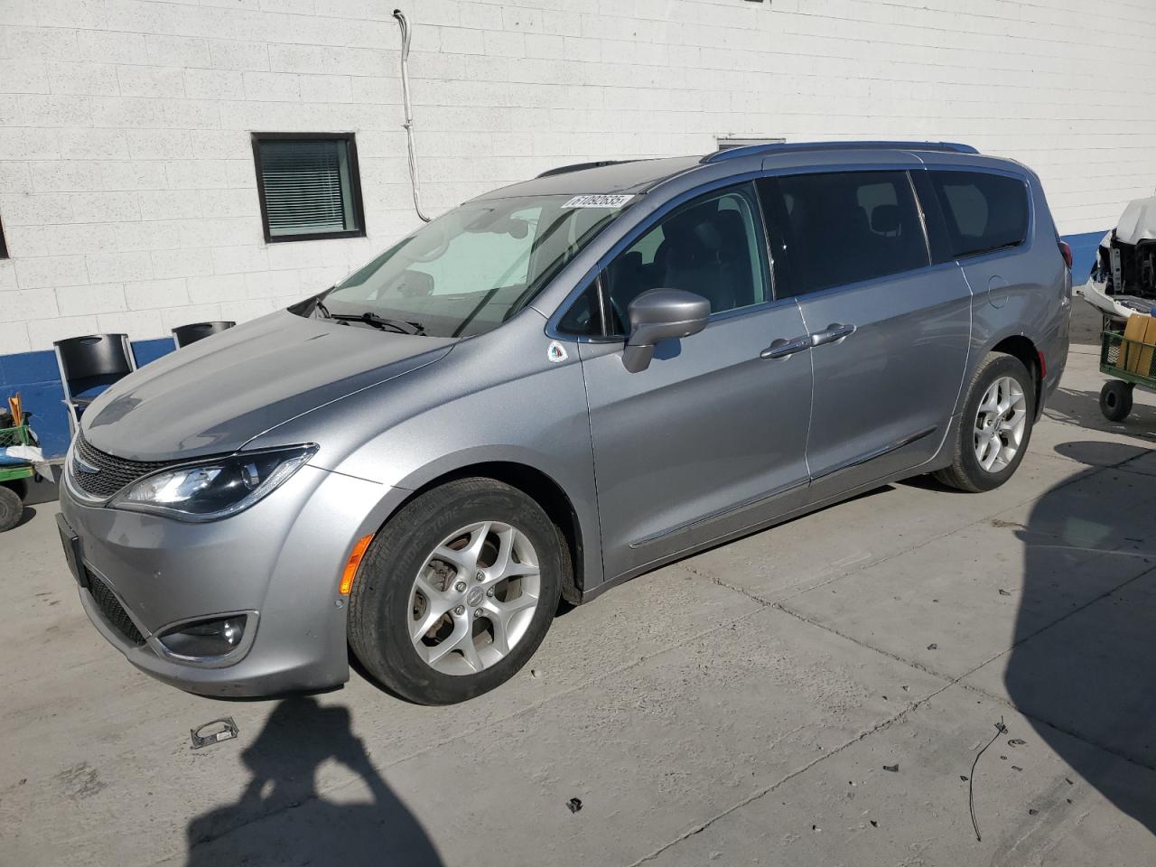  Salvage Chrysler Pacifica