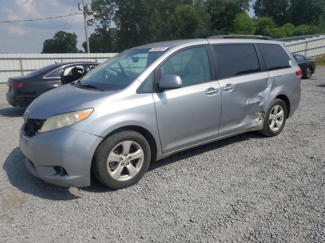 TOYOTA SIENNA LE