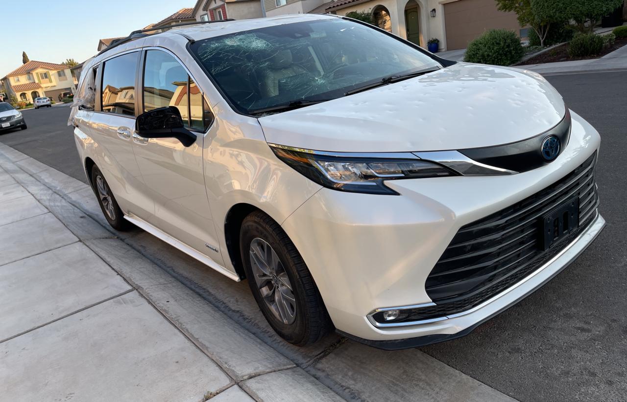TOYOTA SIENNA XLE